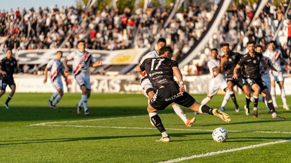 Enhance Your Karate Skills: Mastering Dynamic Stretching Techniques for Optimum Flexibility in the UK